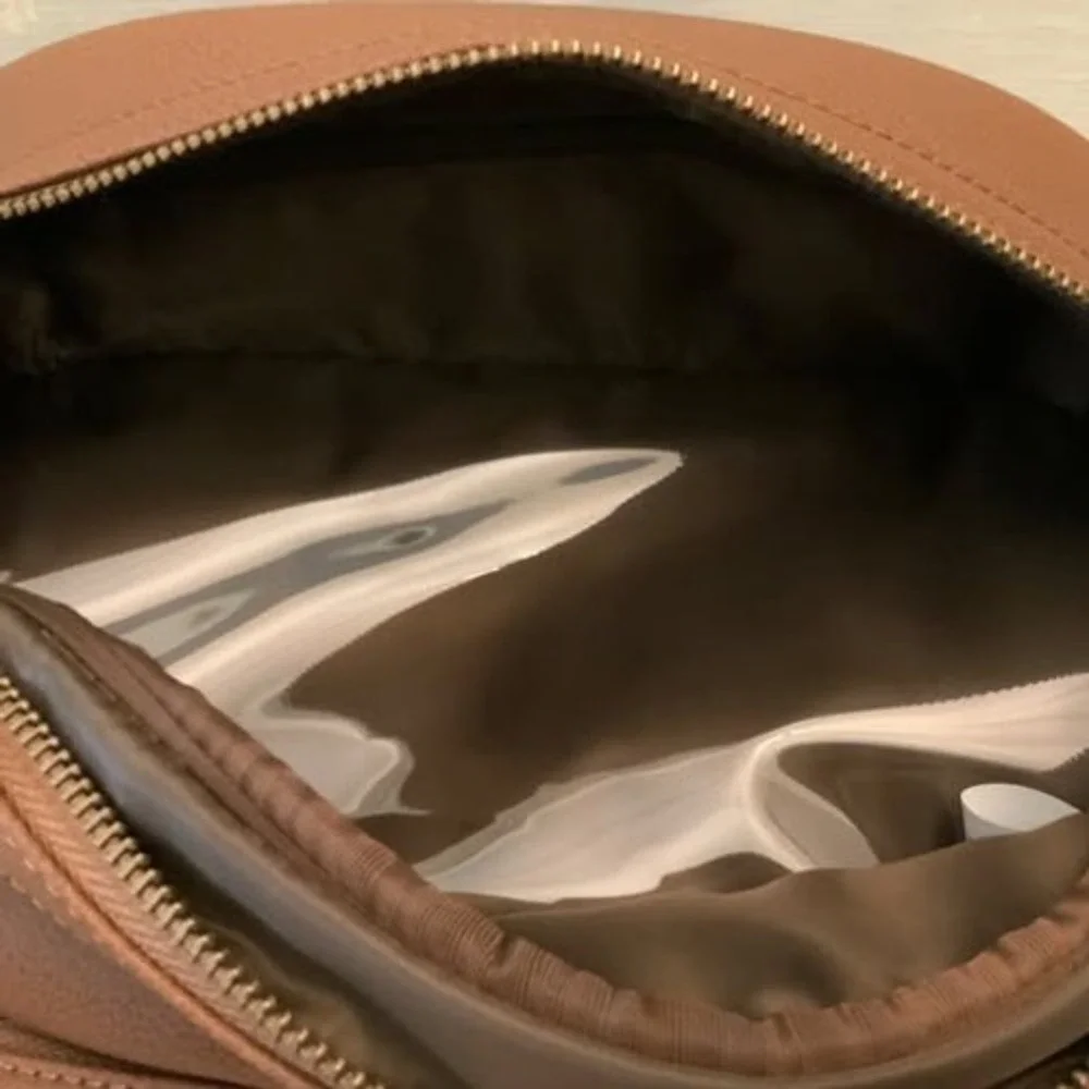 Vetelli Italian Designed Brown Faux Leather Toiletry Travel Pouch Bag GC